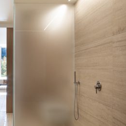 Classic-Travertine-Vein-Cut-bathroom-wall